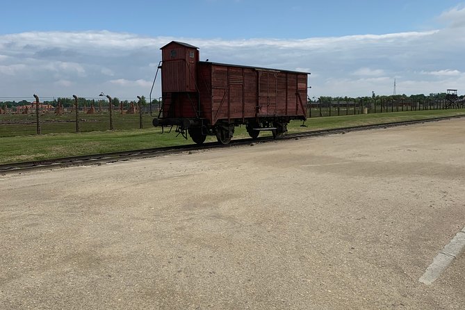 1 Day Trip Auschwitz-Birkenau Memorial and Museum Guided Tour from Krakow - Why this day from Krakow matters