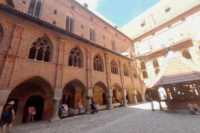 Aiport Gdansk Transfer to Malbork Castle or Stutthof - Who should book this outing