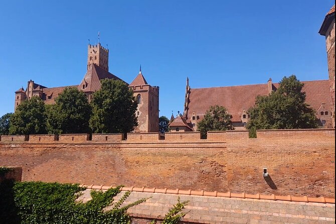Aiport Gdansk Transfer to Malbork Castle or Stutthof - Leaving Gdansk in a gray VW Sharan