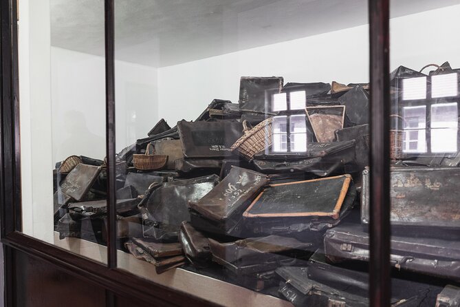 Auschwitz-Birkenau: Day Trip & Transfer from Kraków - Moving between Birkenau and Auschwitz I