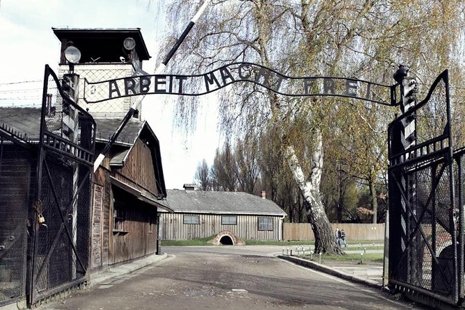 Auschwitz-Birkenau Guided Tour by Private Transport from Krakow - The one-hour ride from Krakow