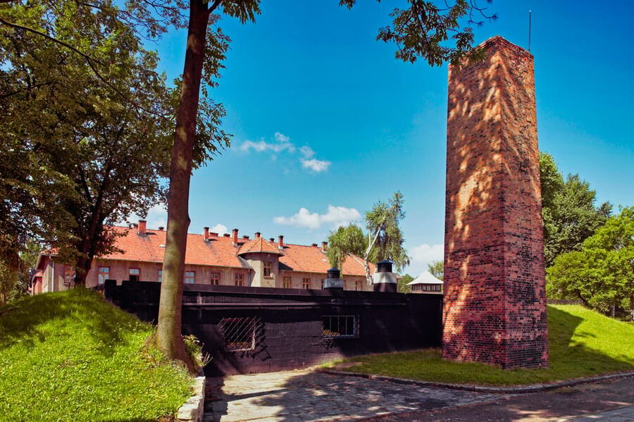 Auschwitz-Birkenau: Guided Tour with Fast Track Ticket - What the guided visit is like