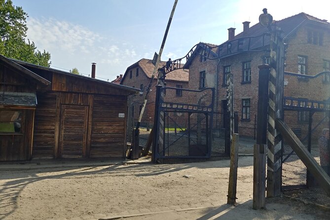 Auschwitz Birkenau Guided Tour with Hotel Pickup from Cracow - Auschwitz I: the detailed museum visit