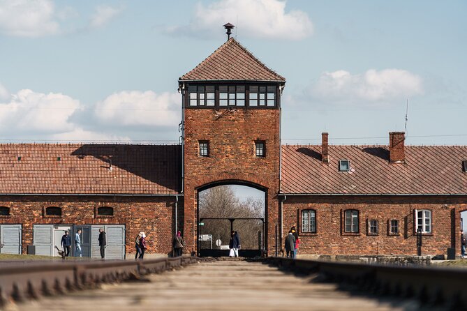 Auschwitz-Birkenau Memorial Entrance Ticket and Guided Tour - The museum guide makes the difference