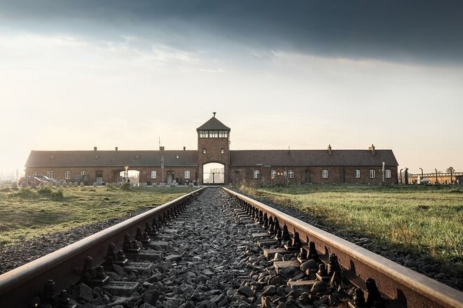 Auschwitz-Birkenau & Salt Mine Day tour - Auschwitz I: two hours with a museum guide