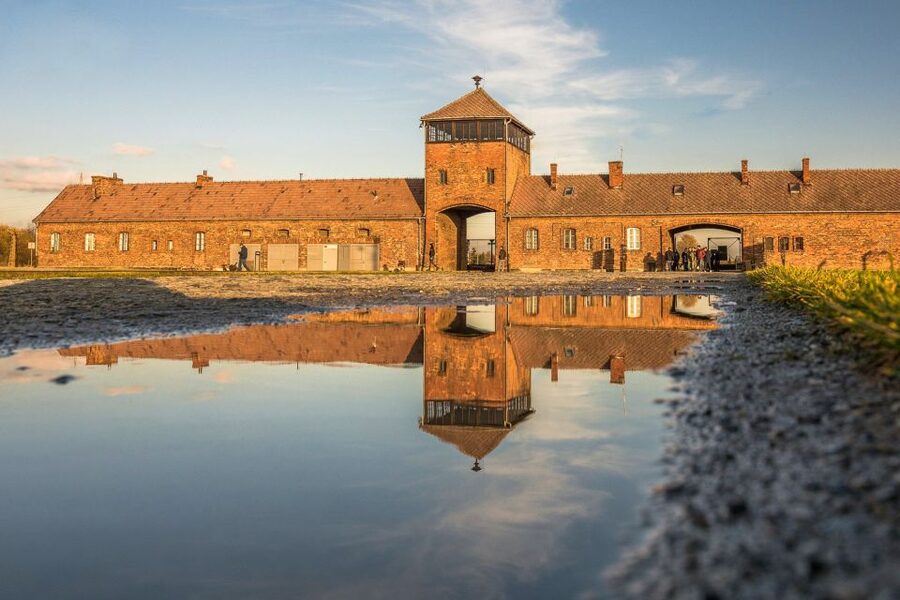 Auschwitz-Birkenau: Skip-the-Line Entry Ticket & Guided Tour - Timing, crowds, and what to carry