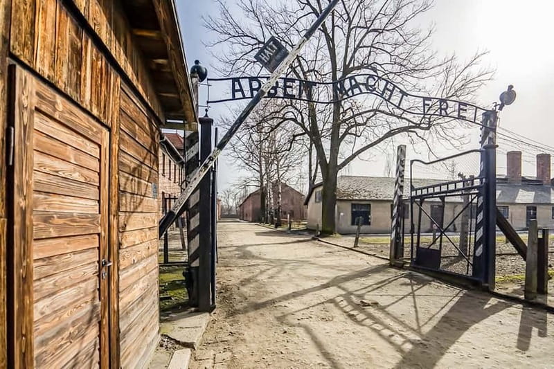 Auschwitz-Birkenau Skip-the-Line Guided Tour - The 10-minute transfer to Birkenau