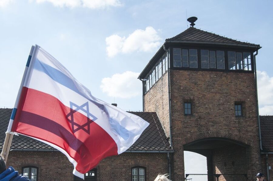 Auschwitz-Birkenau Tour from Katowice with Private Transfers - Arriving at Auschwitz I