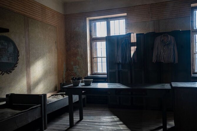 Auschwitz Birkenau Tour with Pickup and Lunch - The museum guides are the strongest part