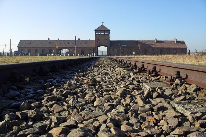 Auschwitz-Birkenau Tour with Transfer - Why visiting both Auschwitz sites matters