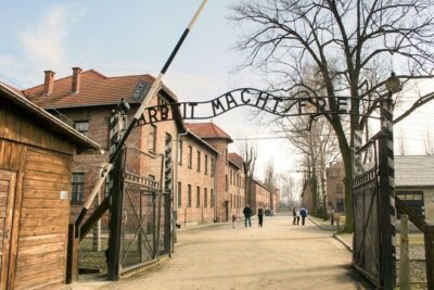 Auschwitz Birkenau Transfer and Guide with Salt Mine Combo Option
