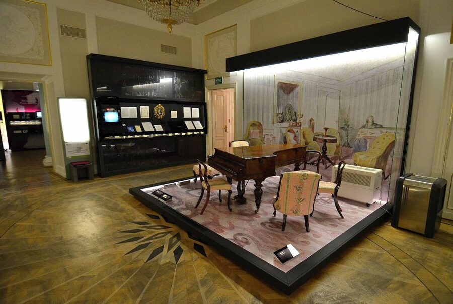 Chopin Tour in Warsaw with Skip-the-line Museum & Concert - Zamoyski Palace and Chopin’s piano