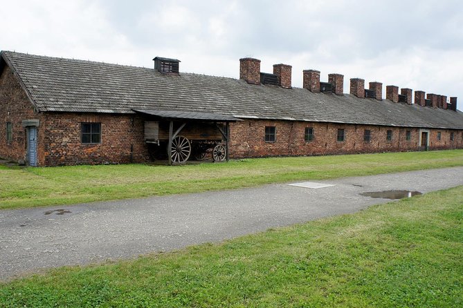 Combined: Auschwitz Birkenau and Salt Mine private chauffeur from Krakow - The difference between private transport and a private tour