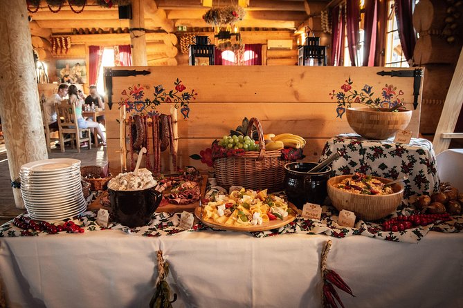 Cottage Style Evening with Folk Show and Traditional Feast from Krakow - The atmosphere: cheerful, crowded, and deliberately tourist-friendly