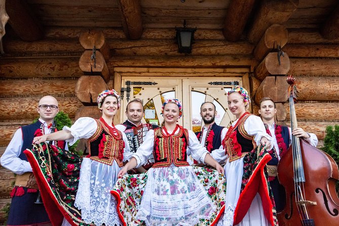 Cottage Style Evening with Folk Show and Traditional Feast from Krakow - Arriving beside Kryspinow Lake