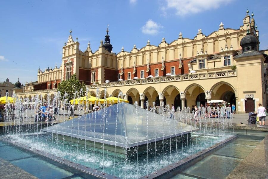 Cracow's Old Town sightseeing & St. Mary's Basilica Visit - FAQ