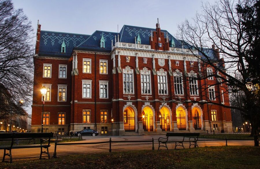 Creepy Krakow: 2-Hour City Walking Tour - Why Krakow’s Old Town works after dark