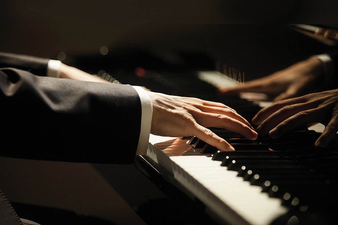 Daily live piano Chopin's concerts at 6:30 pm in the Warsaw Archdiocese Museum - The souvenir program and the pianist