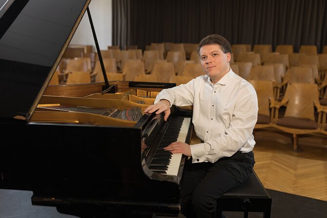 Everyday Chopin Concert at 7 PM with candlelight by the Castle - Practical tips for a smoother evening