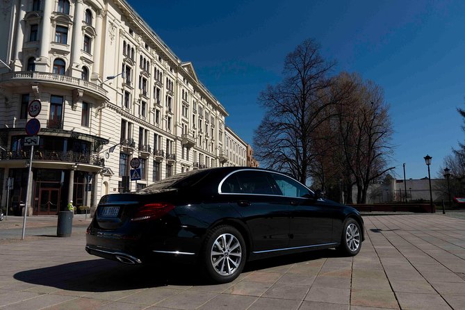 First class Warsaw Airport Transfer (WAW) - Who Gets the Best Value