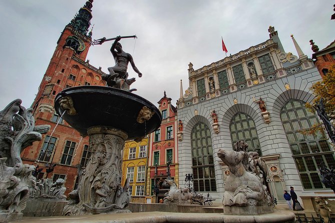 First Time in Gdańsk? Private Tour of Old Gdańsk’s Highlights - The Golden House and the final architectural details