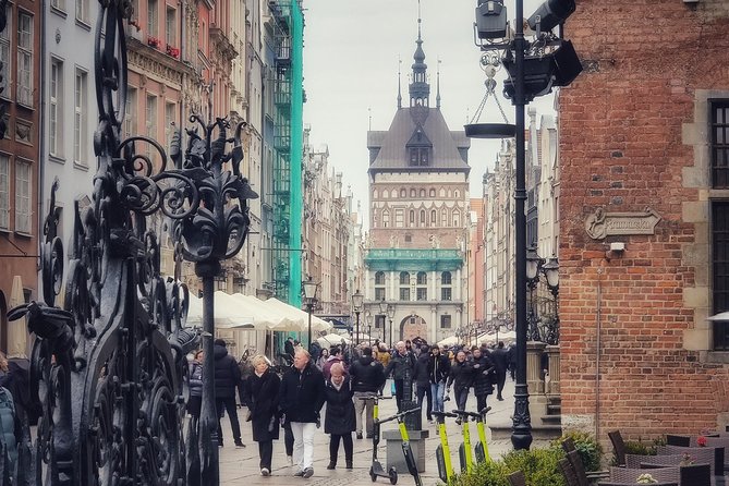 First Time in Gdańsk? Private Tour of Old Gdańsk’s Highlights - Walking the Motława embankment to the Crane