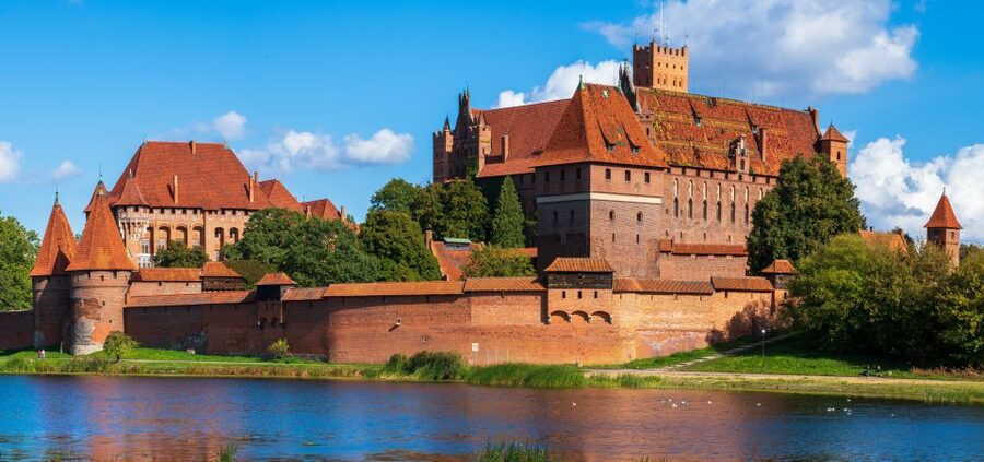 From Gdansk: Half-Day Malbork Castle Tour with Audioguide - Entering the world’s largest castle