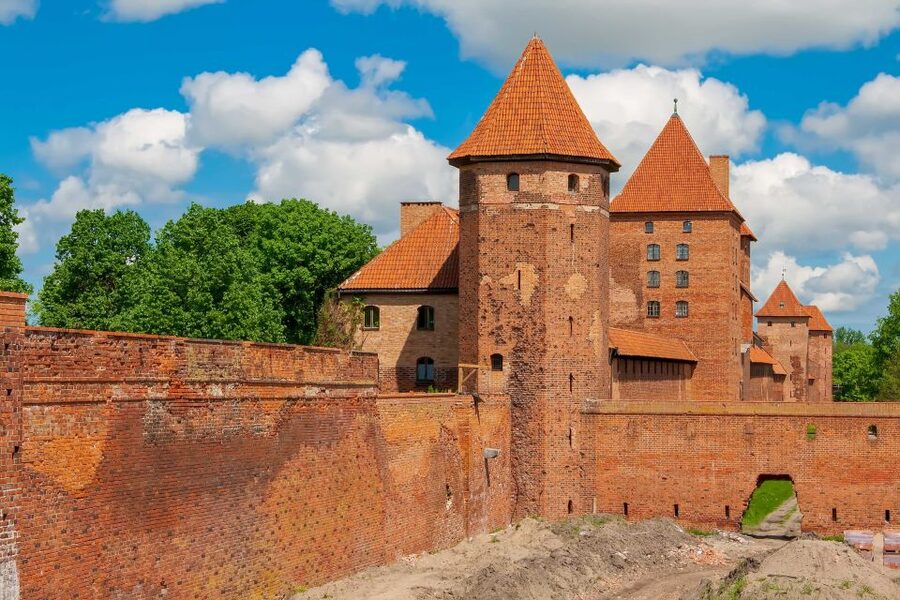 From Gdansk: Malbork Castle Half-Day Private Tour - Baltic amber in the castle cellars