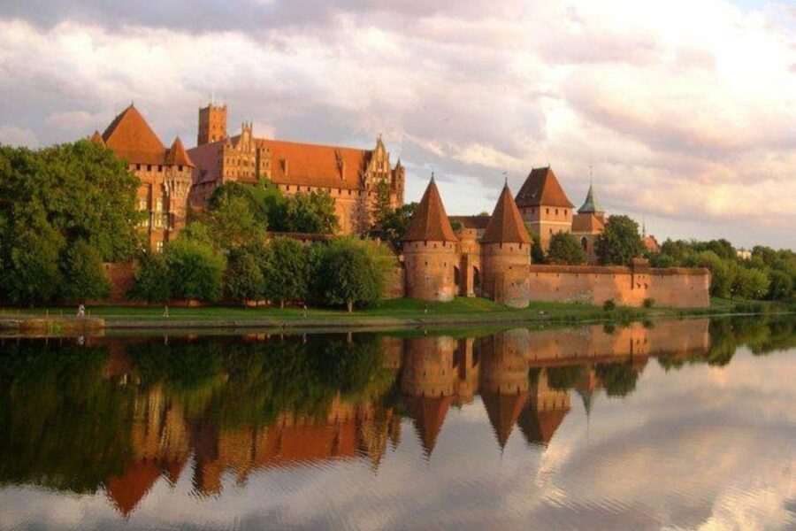 From Gdansk: Malbork Castle Trip with Ticket and Audio Guide - Entering the fortress and getting oriented