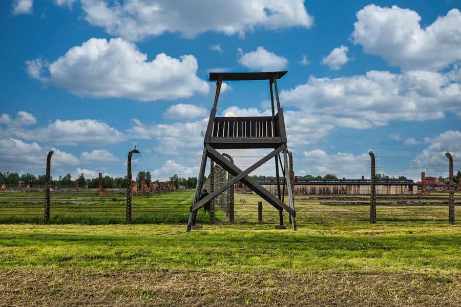 From Krakow: Auschwitz & Birkenau Guided Tour with Pick up - The gas chamber and crematorium