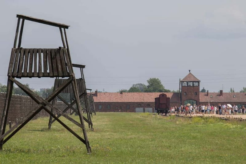 From Krakow: Auschwitz-Birkenau Guided Tour with Pickup - The 15-minute break between the two sections