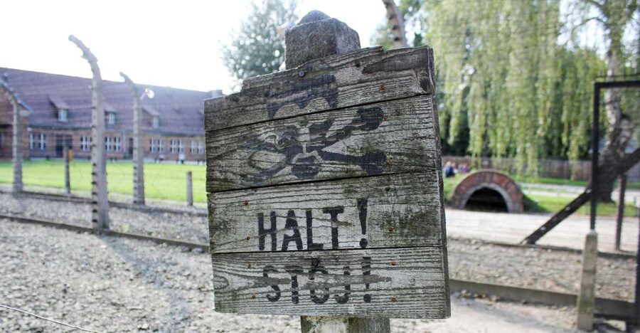 From Kraków: Auschwitz-Birkenau Memorial Guided Tour - Arriving at the Auschwitz Memorial and Museum
