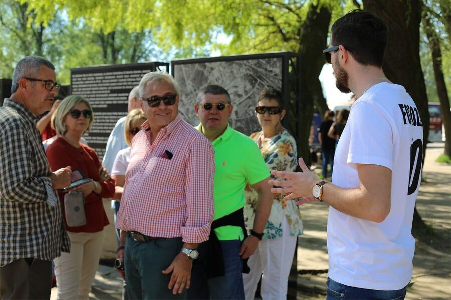 From Krakow: Auschwitz Birkenau Small Group Tour with Pickup - The short break between the two camps