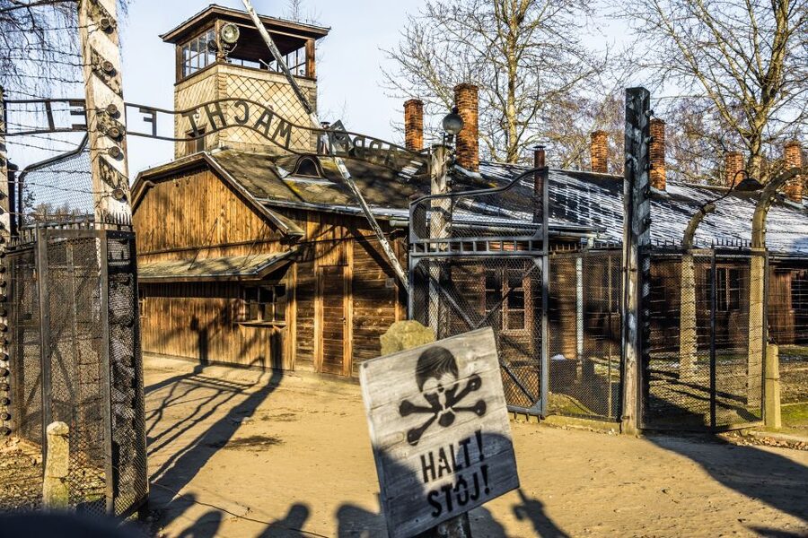 From Krakow: Auschwitz-Birkenau Tour with Transportation - Judenrampe and the first glimpse of the complex