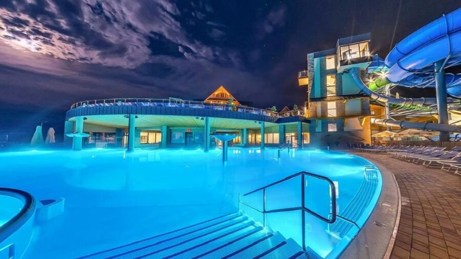 From Krakow: Chochołowskie Thermal Baths Ticket and Transfer - Food, drinks, towels, and what to pack