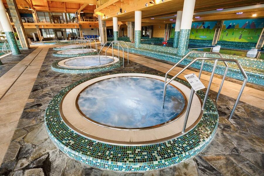 From Krakow: Chochołowskie Thermal Baths Ticket and Transfer - When to go and how to handle crowds