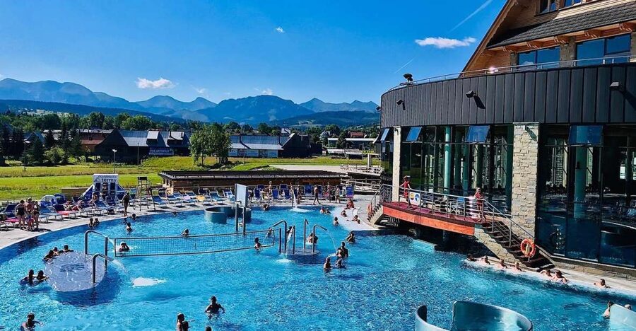 From Krakow: Chochołowskie Thermal Baths Ticket and Transfer - The 90-minute journey from Krakow