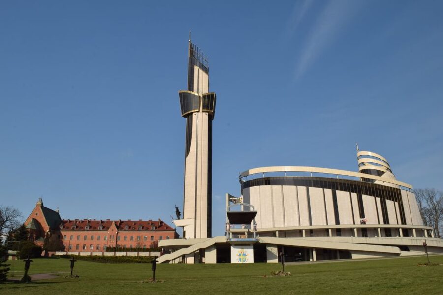 From Krakow: Częstochowa, Black Madonna and Lagiewniki Tour - The Morning Ride From Krakow to Częstochowa