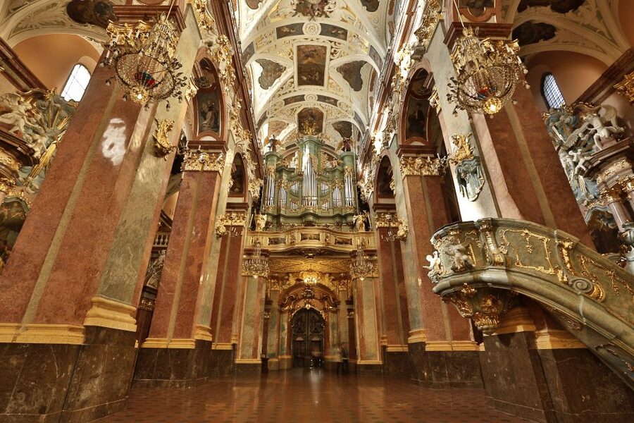 From Krakow: Częstochowa "Black Madonna" Day Tour - Exploring the gates, bastions, and church interiors
