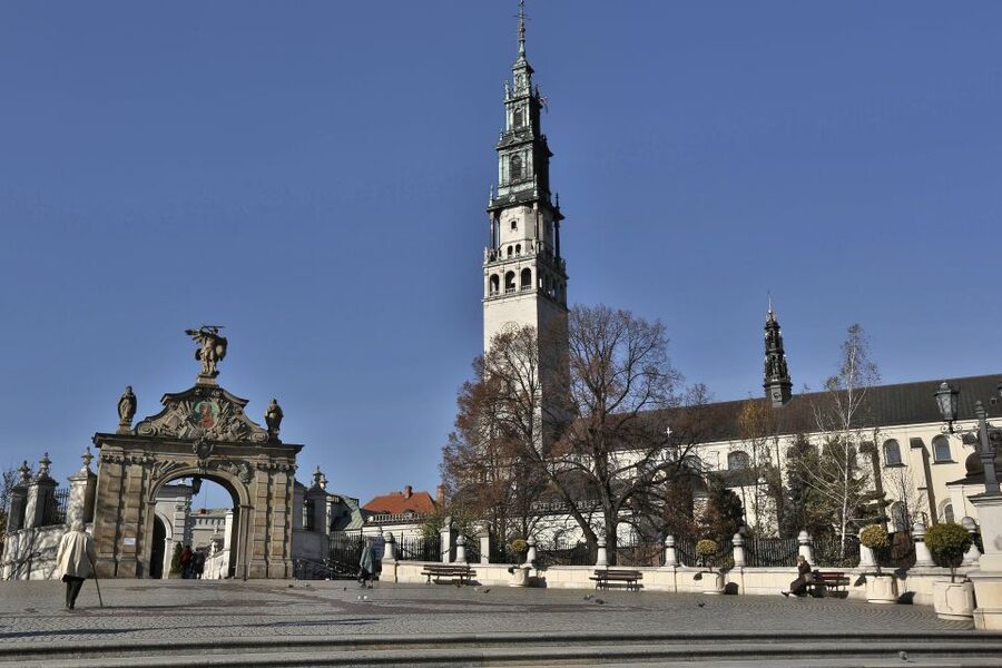 From Krakow: Częstochowa "Black Madonna" Day Tour - The journey from Krakow to Jasna Góra