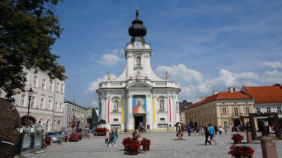 From Krakow: Full-Day Wadowice & Czestochowa Tour - Key points to know before booking