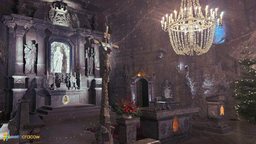 From Krakow: Guided Tour in Wieliczka Salt Mine - Following a licensed guide through the mine
