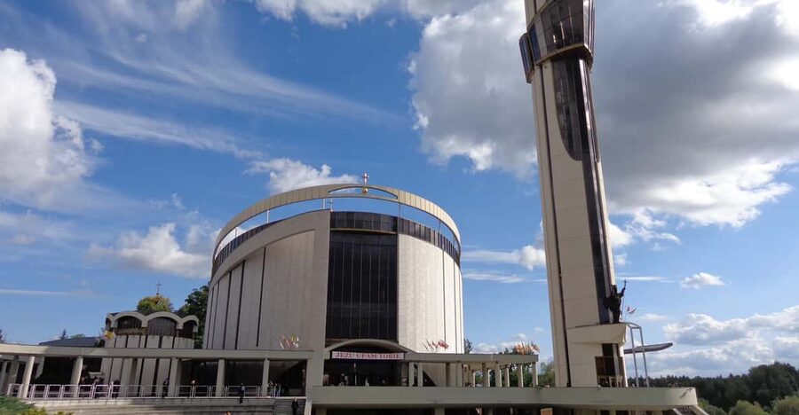 From Krakow: Lagiewniki Sanctuary of The Divine Mercy Tour - Entering the Sanctuary of Divine Mercy