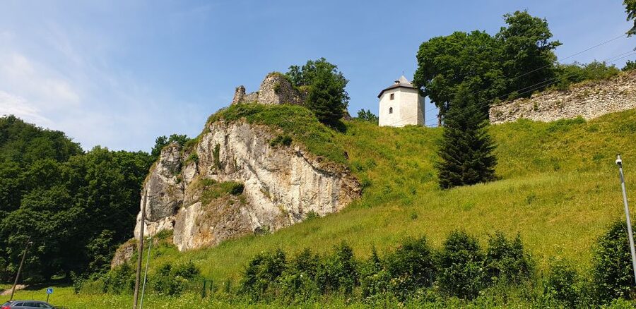 From Krakow: Ojców National Park & Ogrodzieniec Castle Tour - How the driving and guiding affect the day