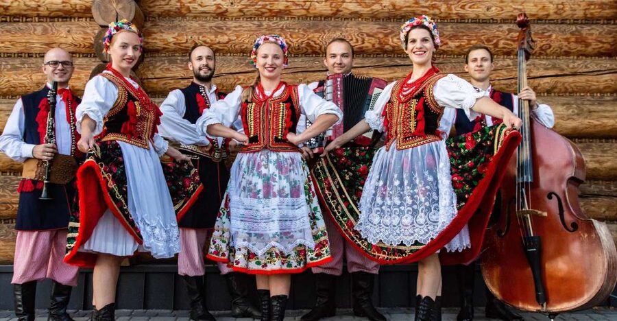 From Krakow: Polish Folk Show with All-You-Can-Eat Dinner - Unlimited drinks and how the dinner flows