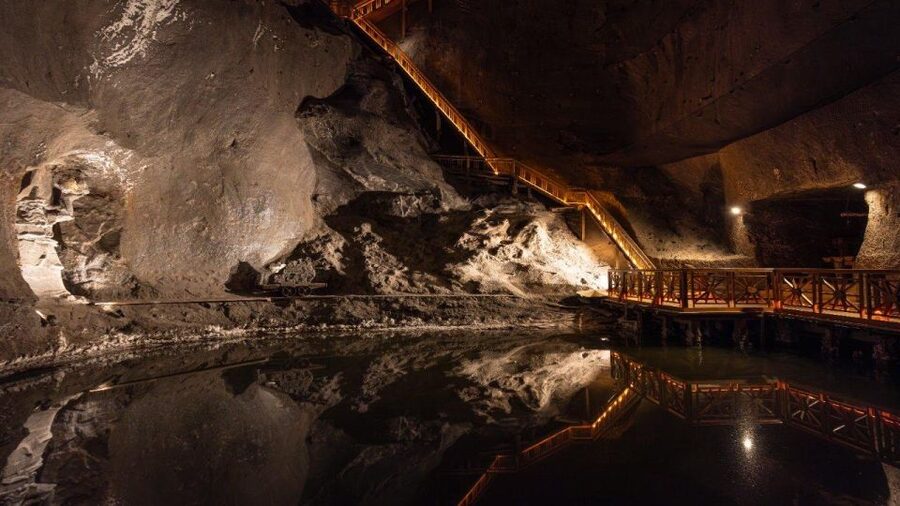 From Krakow: Wieliczka Salt Mine Guided Tour & Transfer - Entering the mine and following the 3 km route