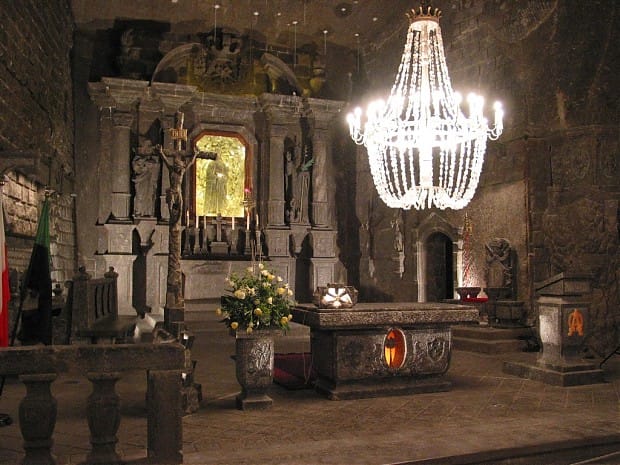 From Kraków: Wieliczka Salt Mine Guided Tour with Transport - Walking the 2-kilometer tourist route