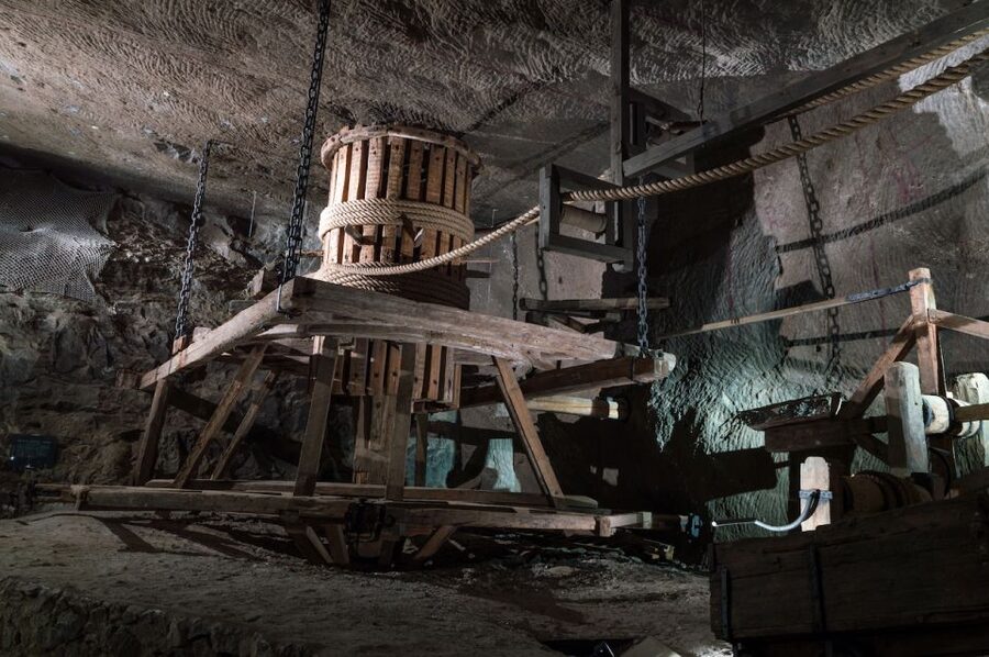 From Krakow: Wieliczka Salt Mine Tour with Guide - Underground lakes and a cool, enclosed route