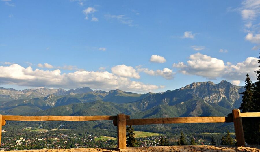 From Krakow: Zakopane Day Tour with Tasting & Funicular Ride - How the day feels in different seasons