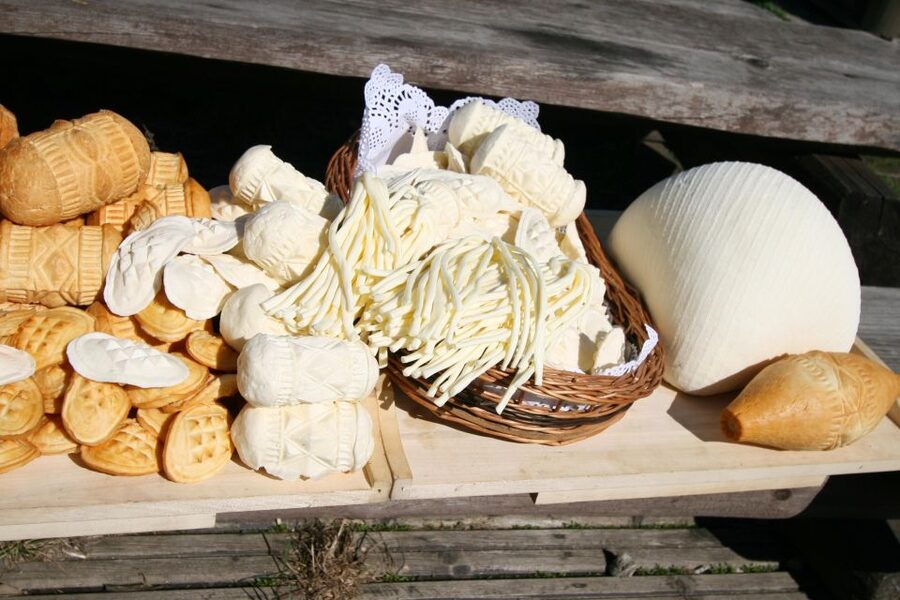 From Krakow: Zakopane Day Tour with Tasting & Funicular Ride - The road south from Krakow